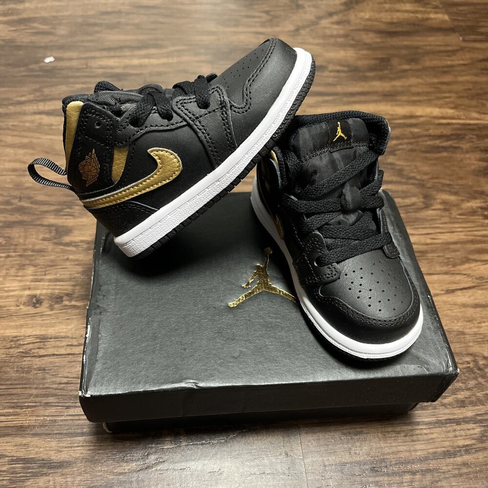 Jordan Air Jordan 1 Mid (TD) Black/Gold/White Mid Top Sneakers, Size 6C DQ8425